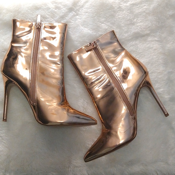 Forever 21 high heeled Gold ankle boots - Picture 1 of 5